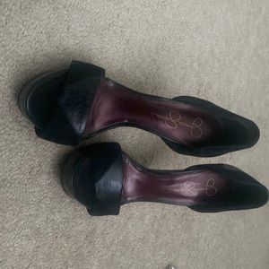 Jessica Simpson heel
